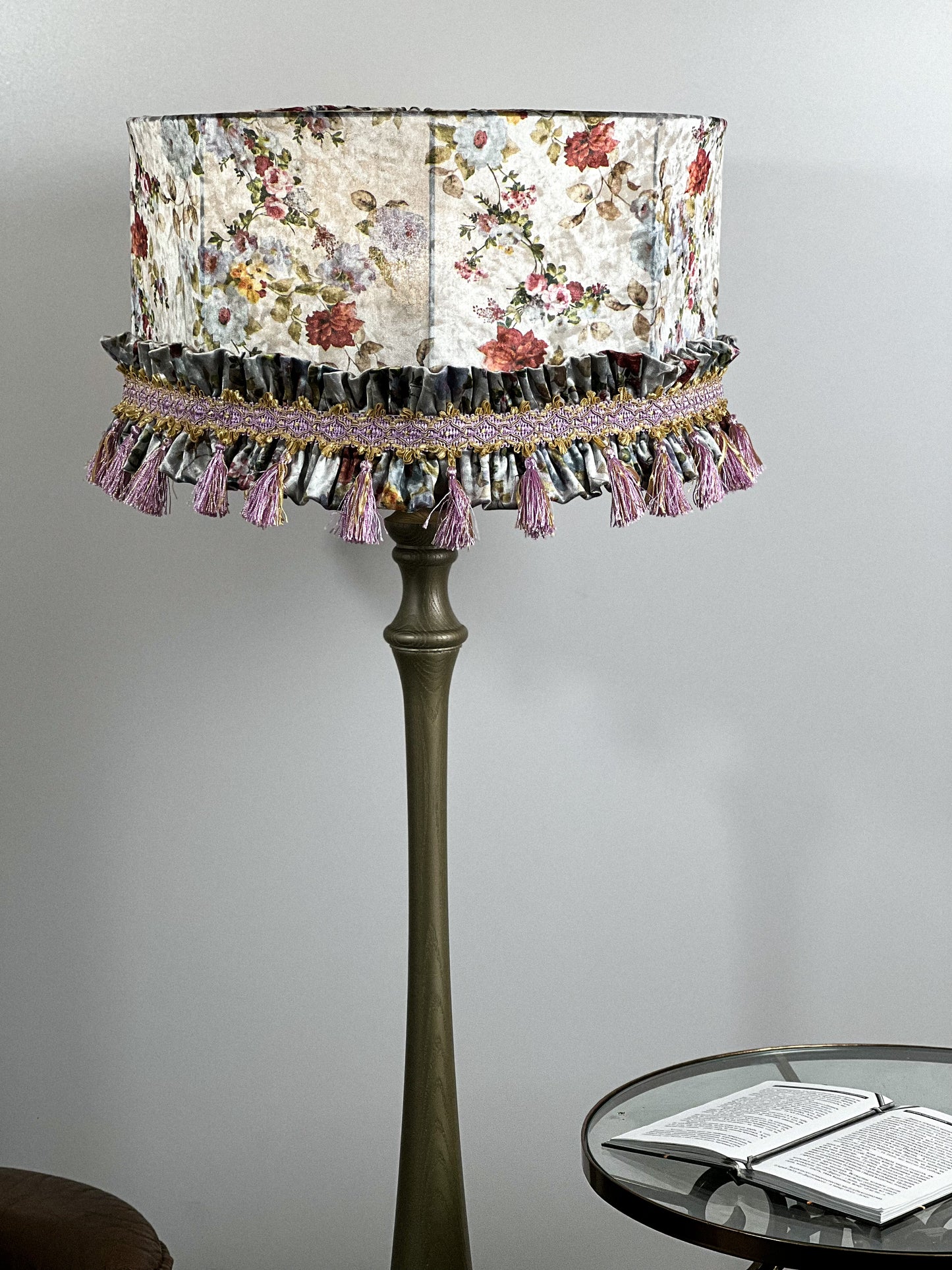 Velvet lampshade with floral print for floor lamps. № 6907