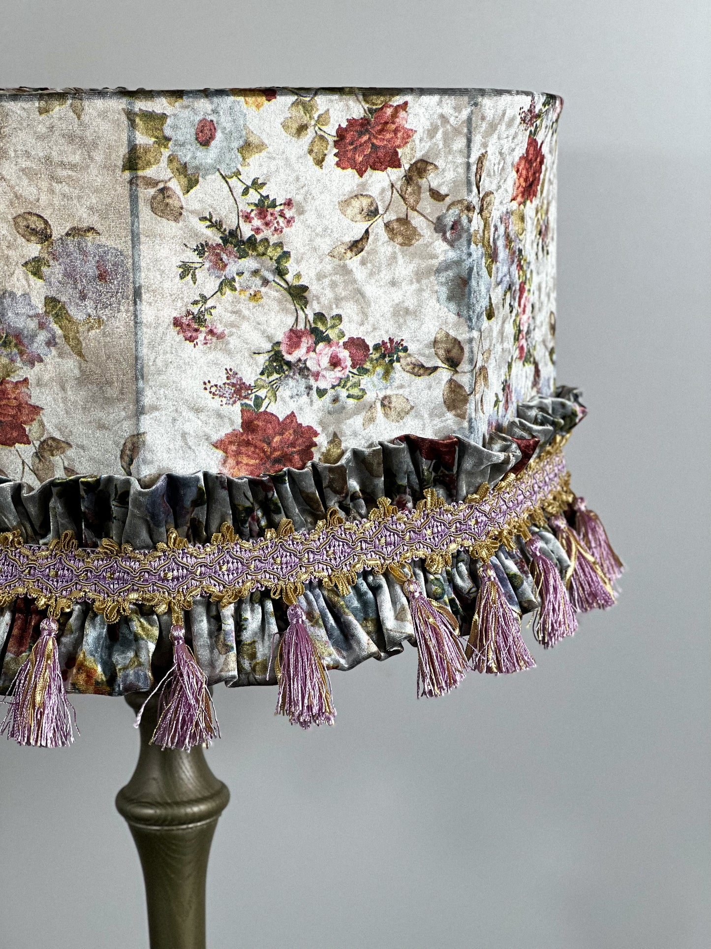 Velvet lampshade with floral print for floor lamps. № 6907
