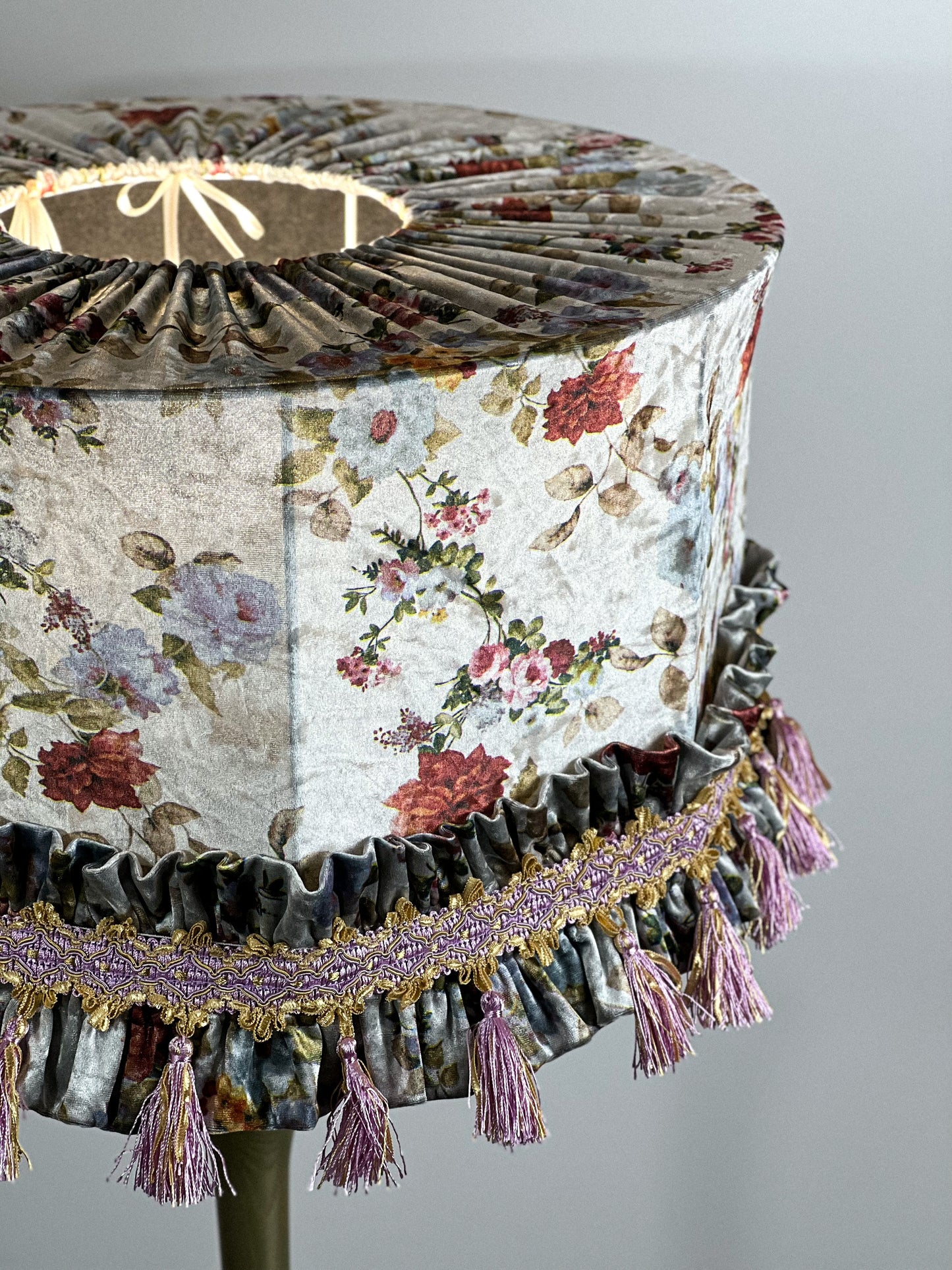 Velvet lampshade with floral print for floor lamps. № 6907