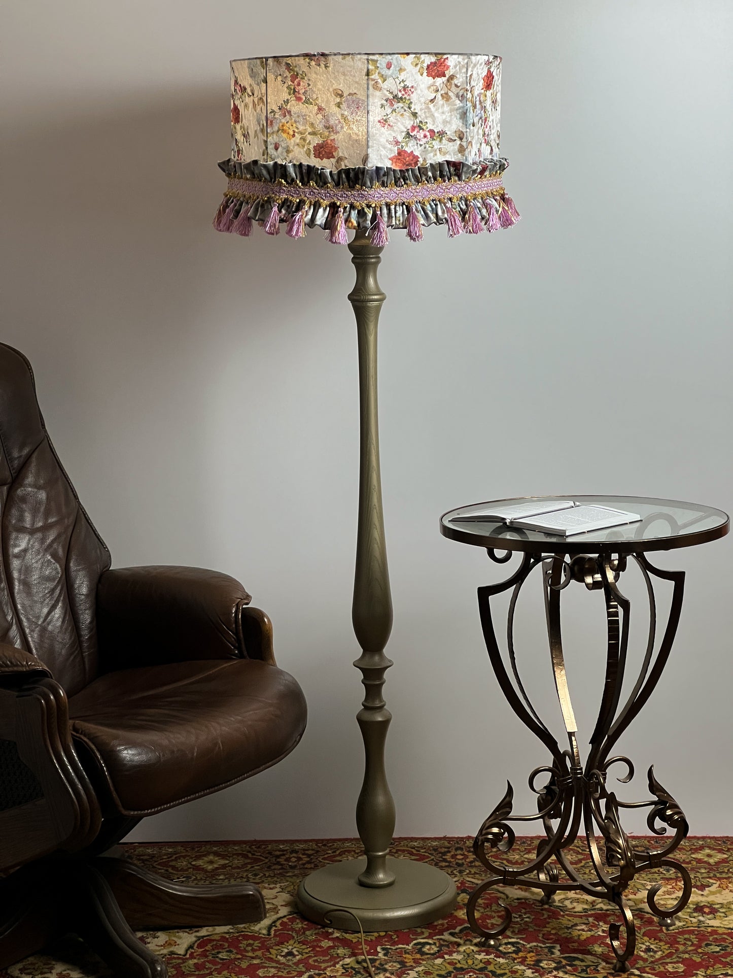Velvet lampshade with floral print for floor lamps. № 6907