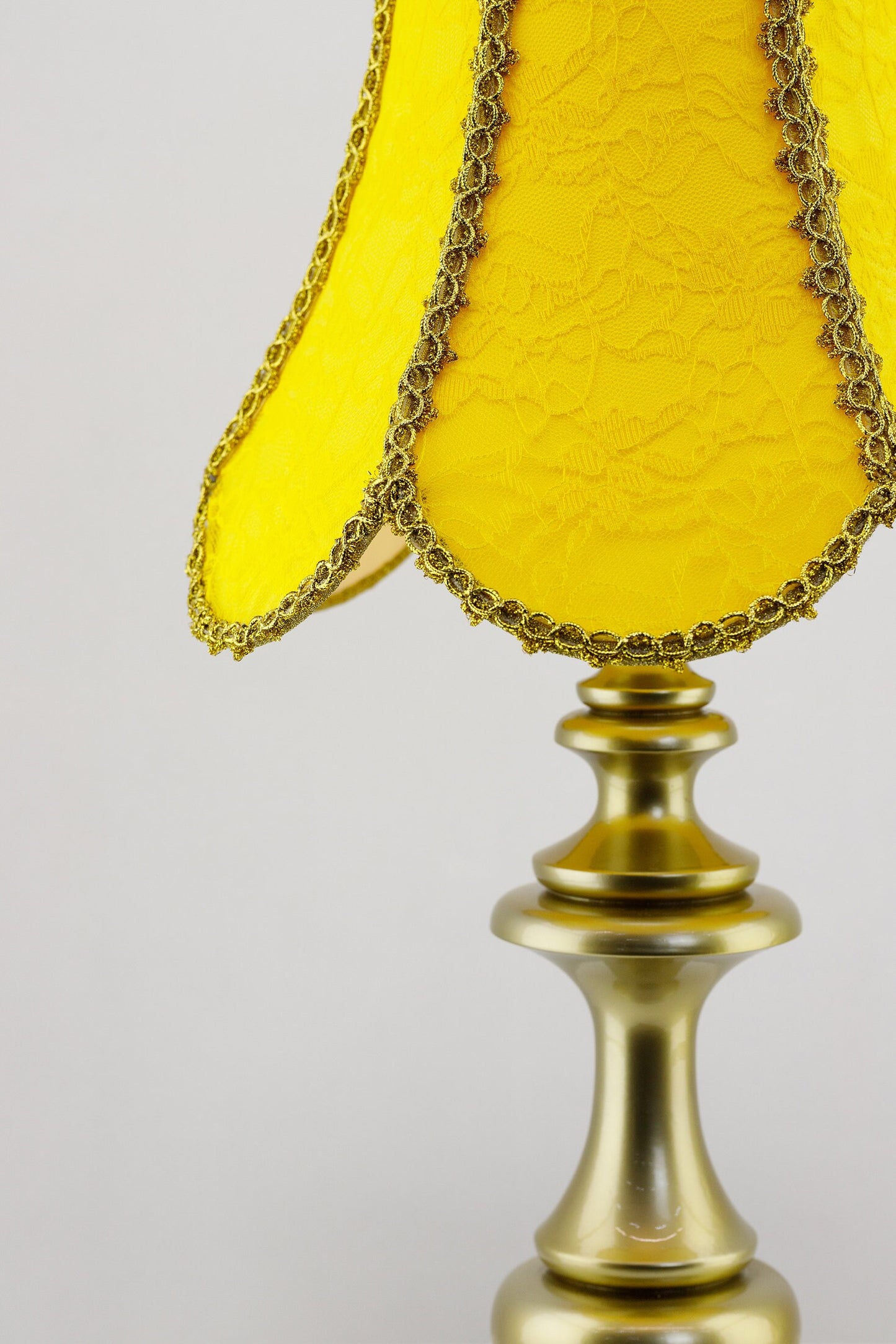 Victorian yellow silk lampshade for table lamps. № 0302