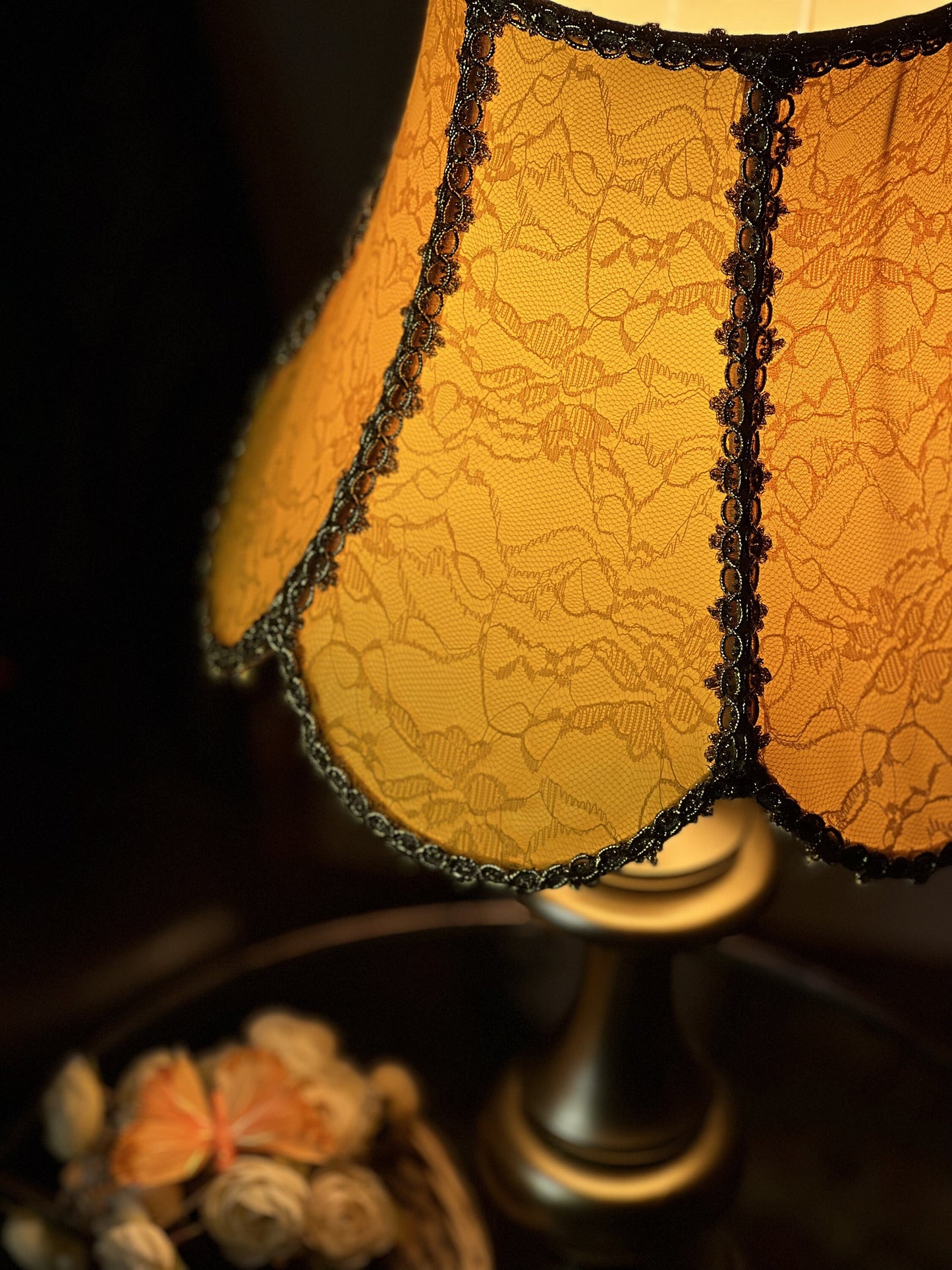 Victorian yellow silk lampshade for table lamps. № 0302