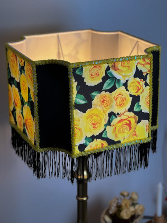 A lampshade with yellow roses and fringe. № 2801