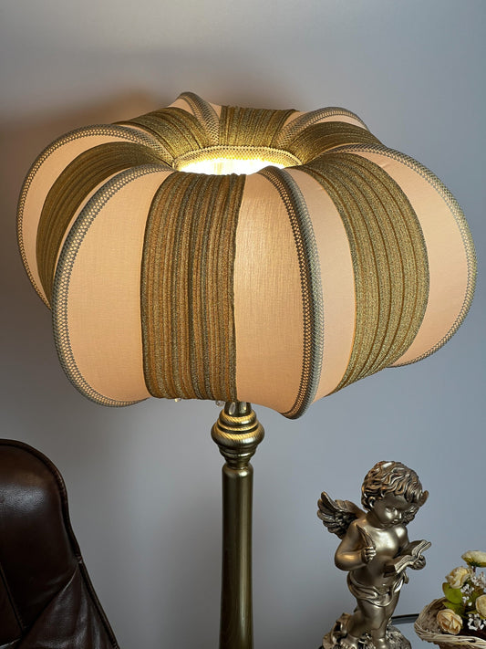 A beige and gold apple-shaped lampshade for floor lamps. № 2206
