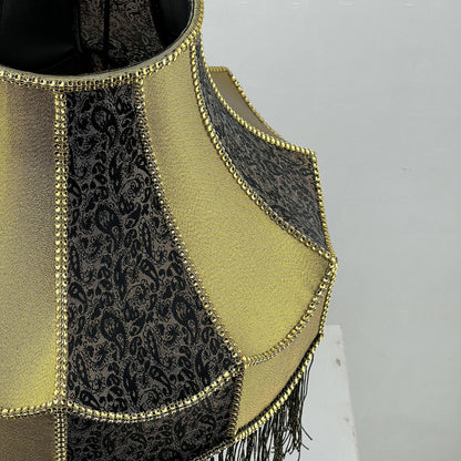 Lampshade: refined elegance with fringe for timeless charm