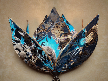 Table lamp, flower lamp, with sparkling blue and velvet petals of an earthy hue. 7801