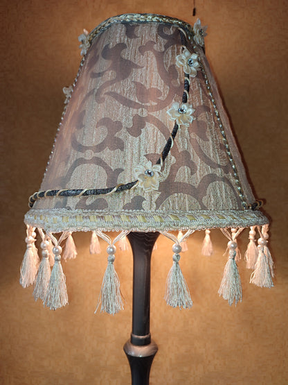 Floor lamp with an exquisite Victorian shade decorated with elegant tassels. 0206