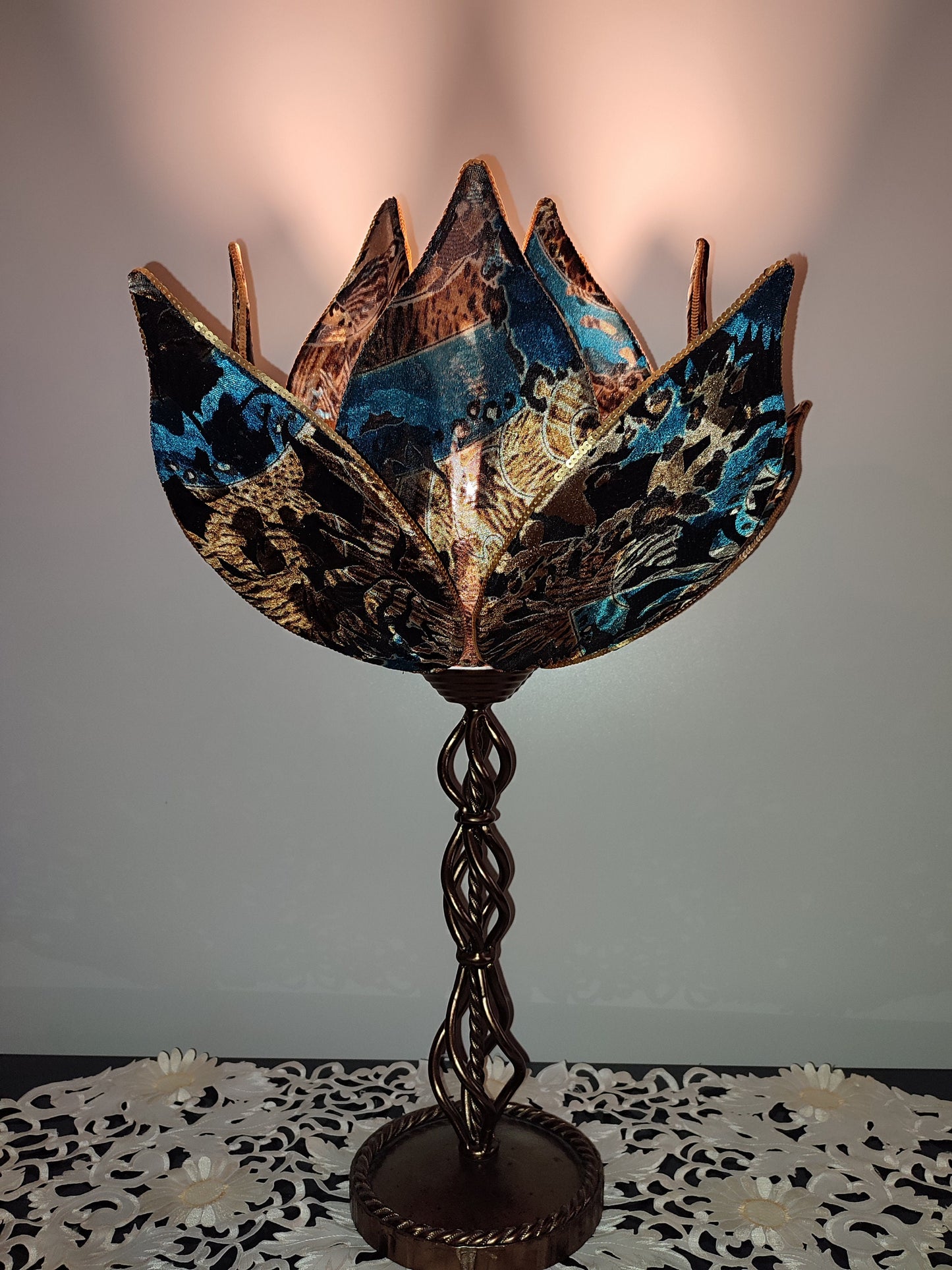 Table lamp, flower lamp, with sparkling blue and velvet petals of an earthy hue. 7801