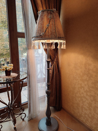 Floor lamp with an exquisite Victorian shade decorated with elegant tassels. 0206